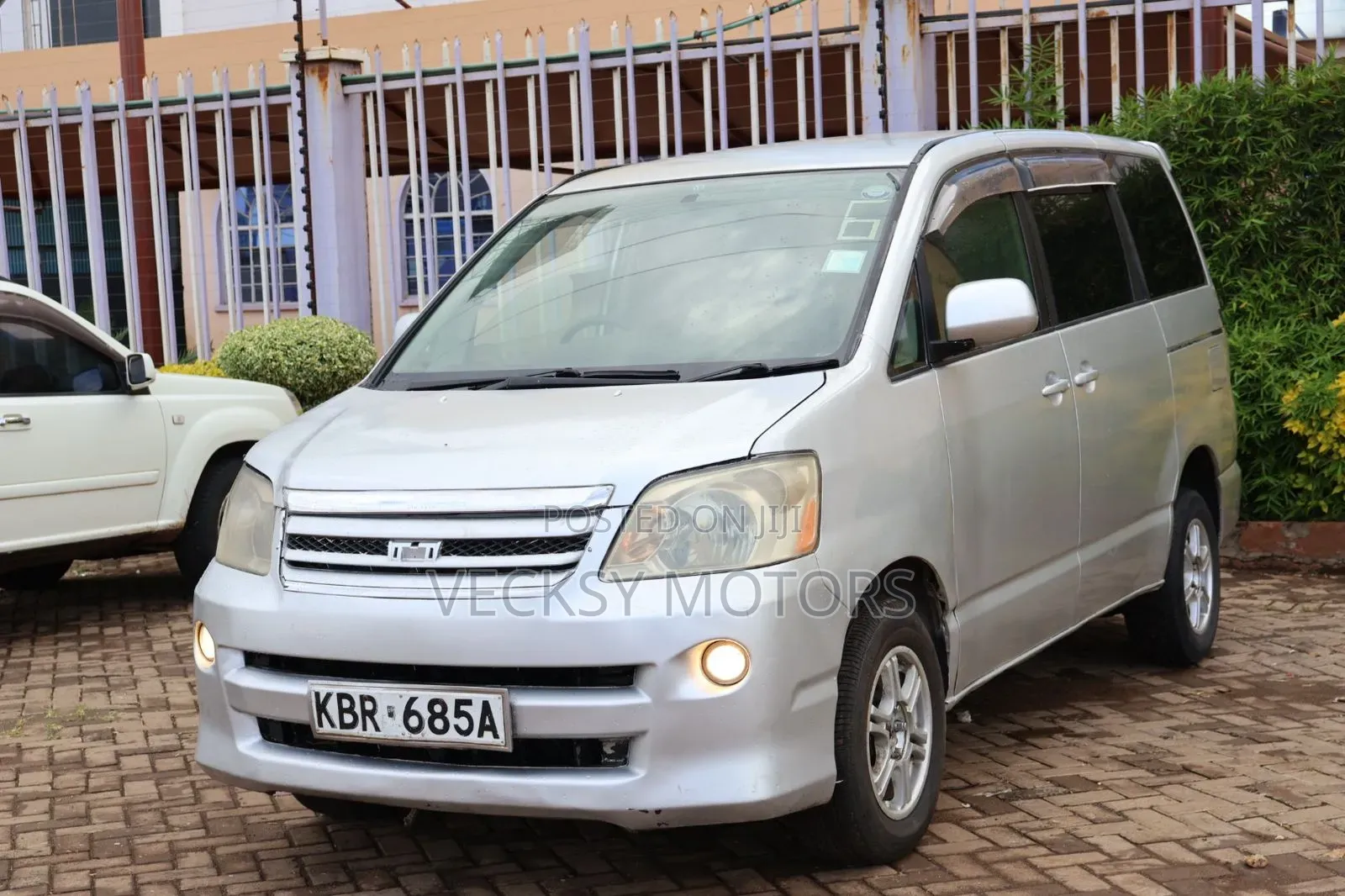 Toyota Noah 2005 Silver