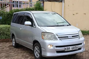 Toyota Noah 2005 Silver