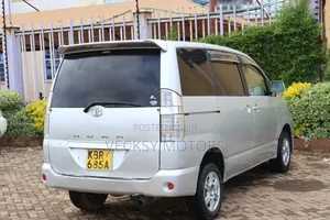 Toyota Noah 2005 Silver