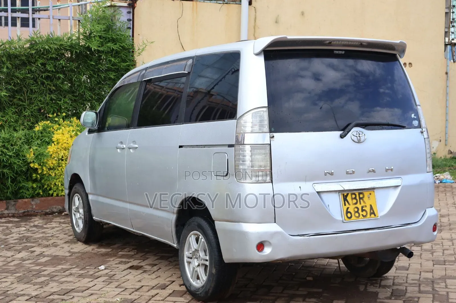 Toyota Noah 2005 Silver