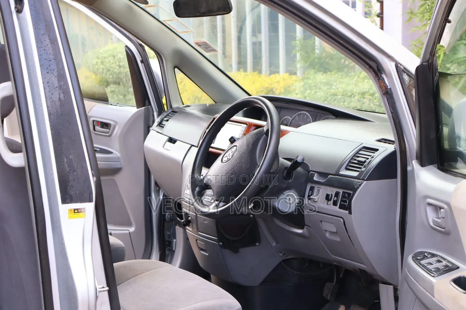 Toyota Noah 2005 Silver