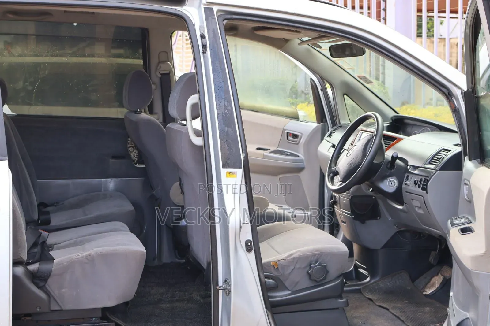 Toyota Noah 2005 Silver