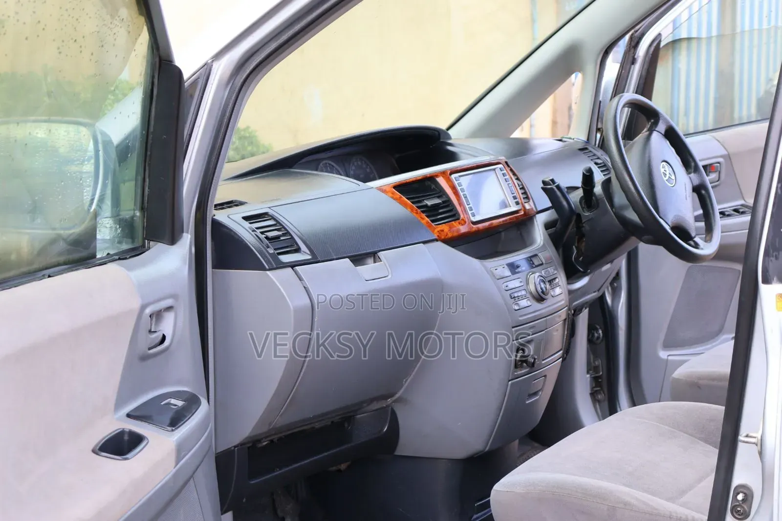 Toyota Noah 2005 Silver