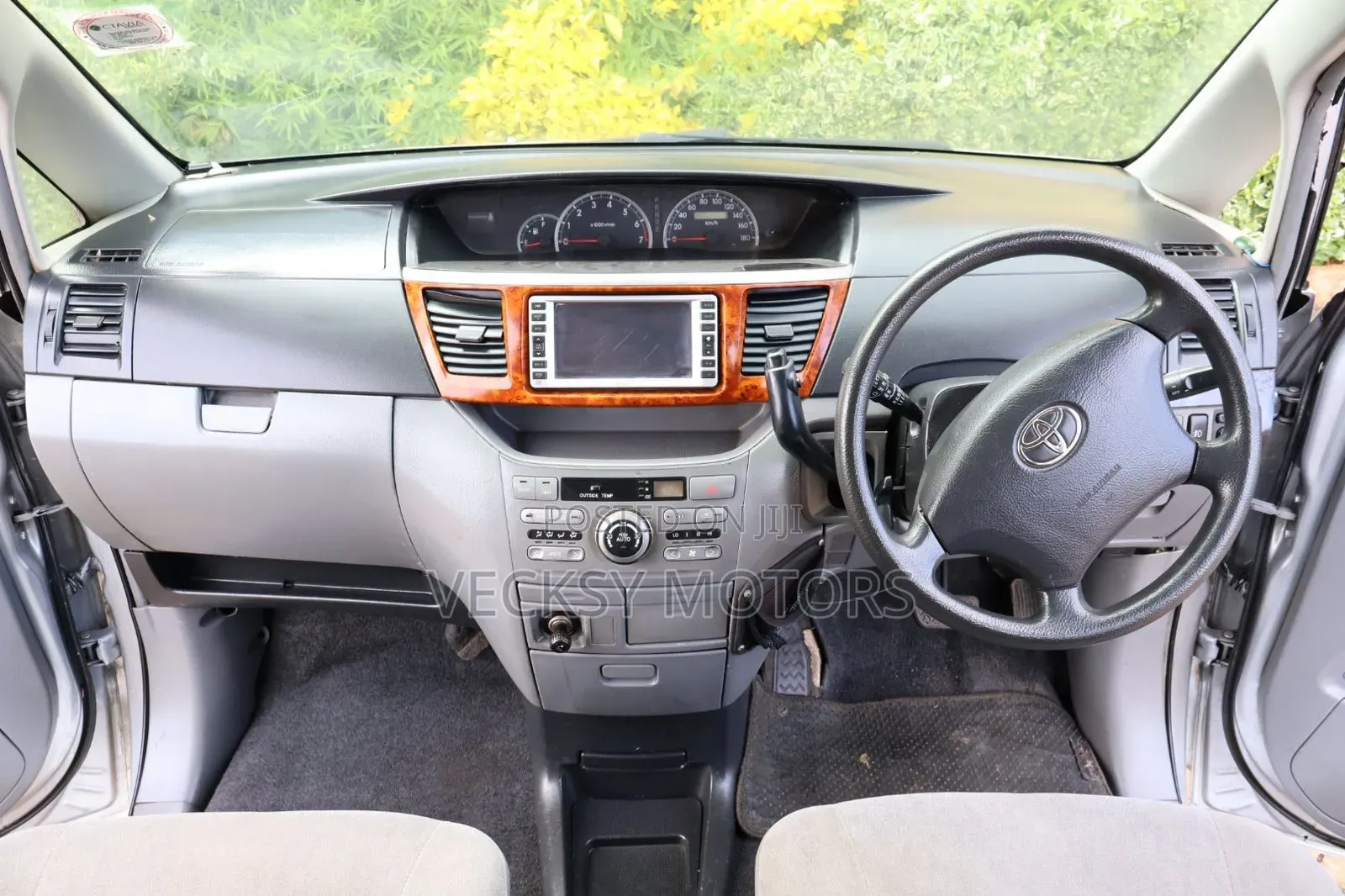 Toyota Noah 2005 Silver