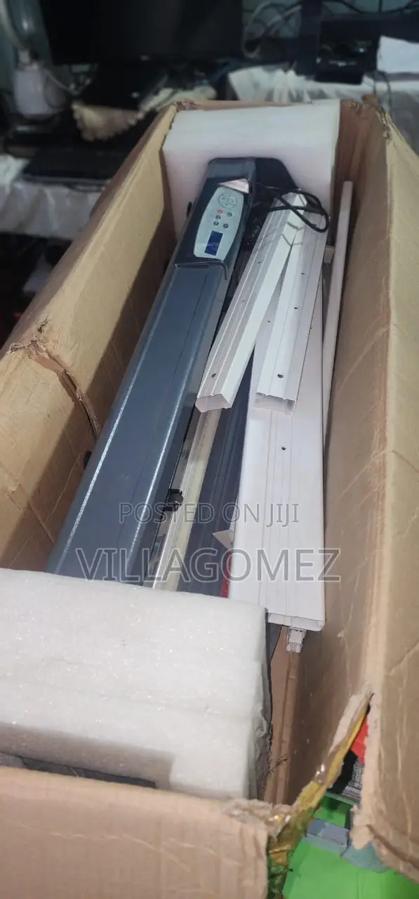 K-870t Vinyl Cutting Plotter.