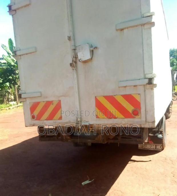 Mitsubishi Canter 2010 White - thumbnail 3