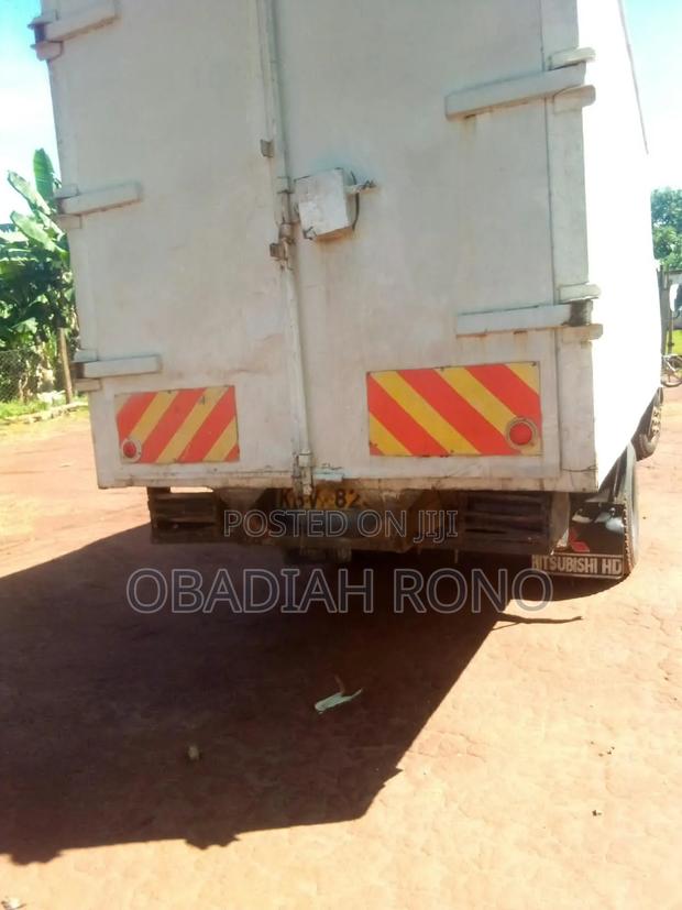 Mitsubishi Canter 2010 White - thumbnail 4