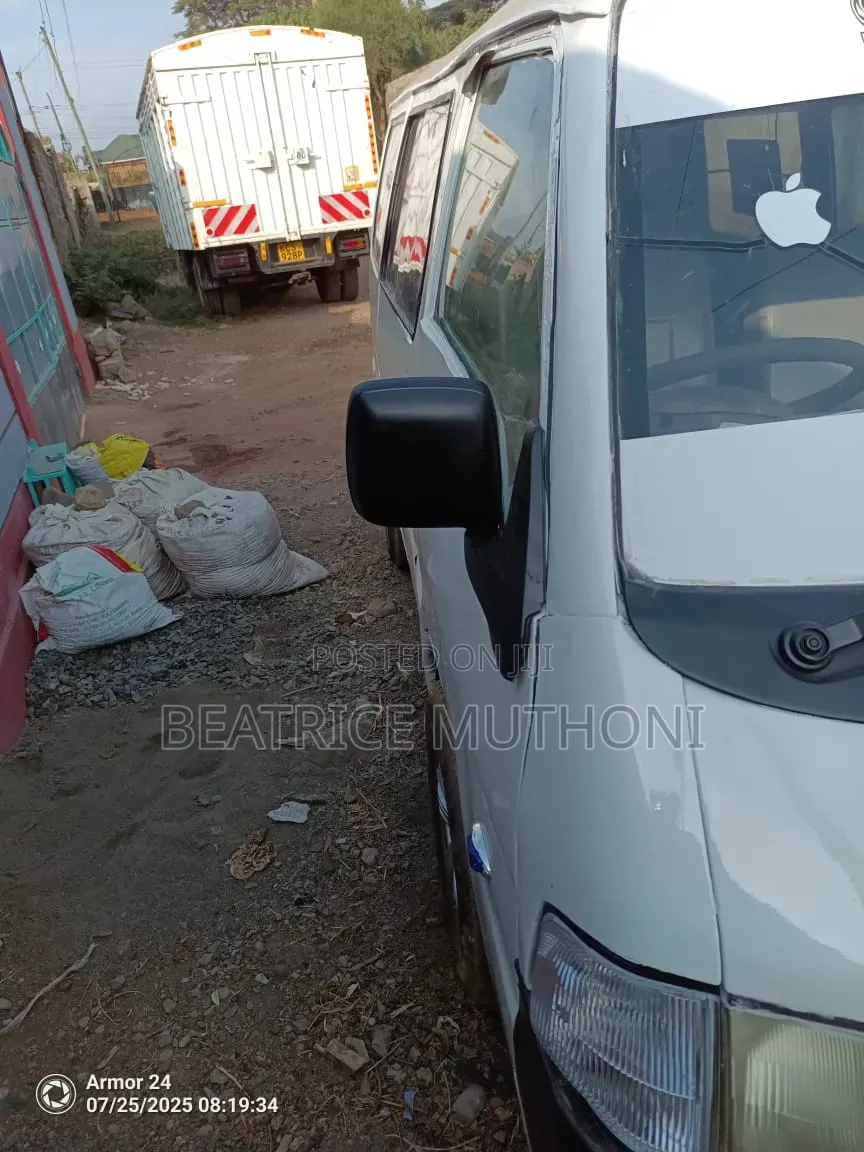 Nissan Vanette 2005 White