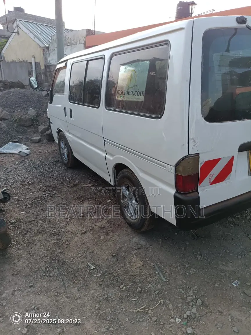 Nissan Vanette 2005 White