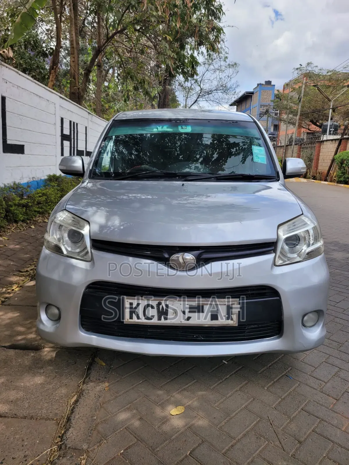 Toyota Sienta 2012 Silver