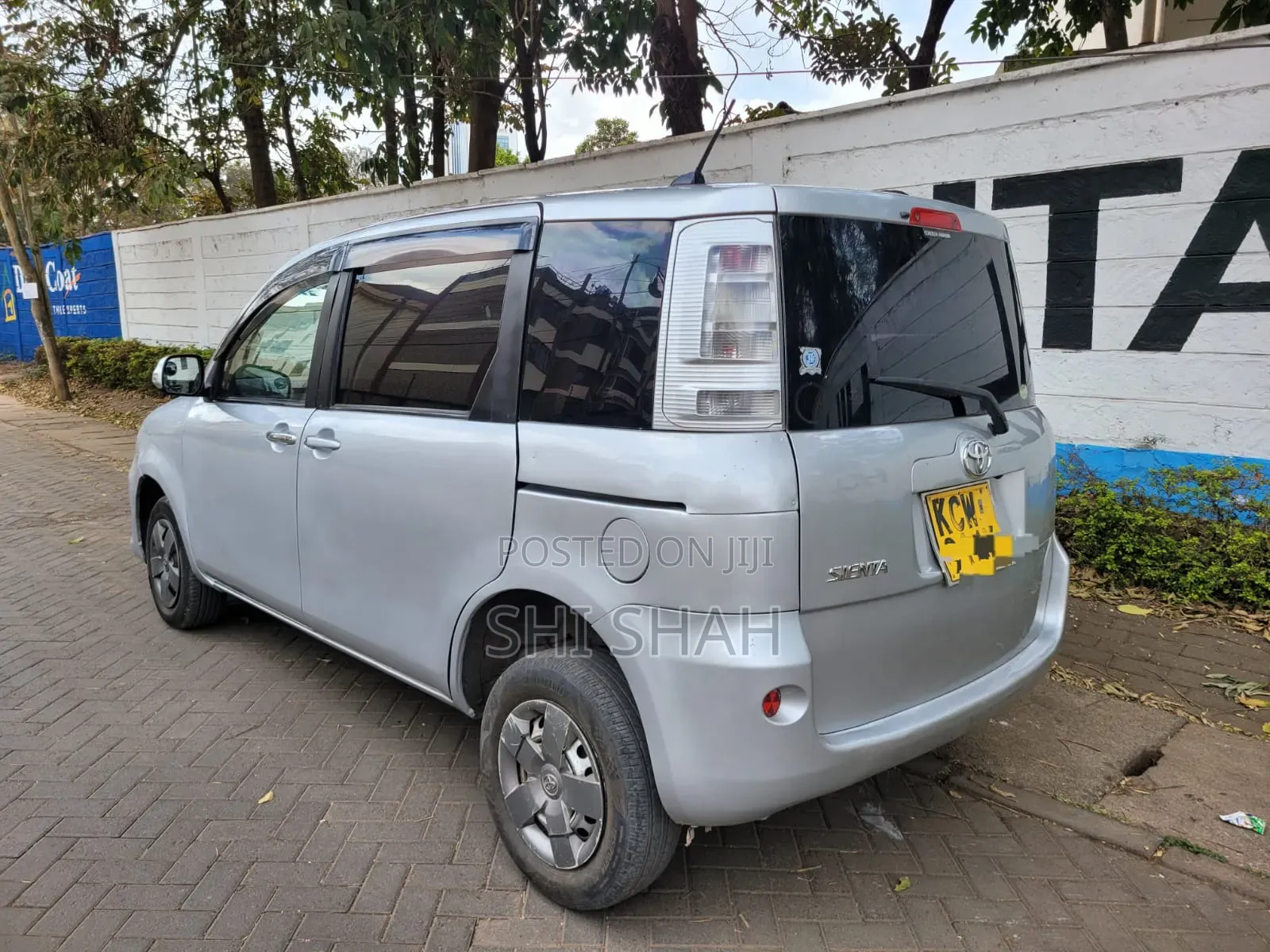 Toyota Sienta 2012 Silver