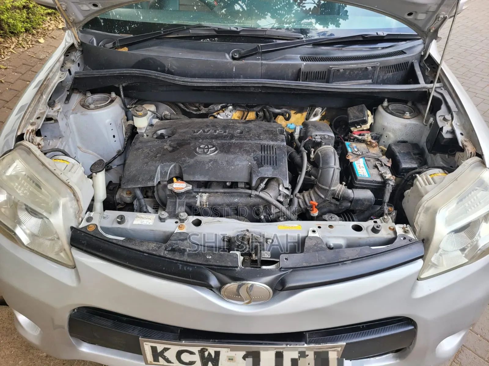 Toyota Sienta 2012 Silver