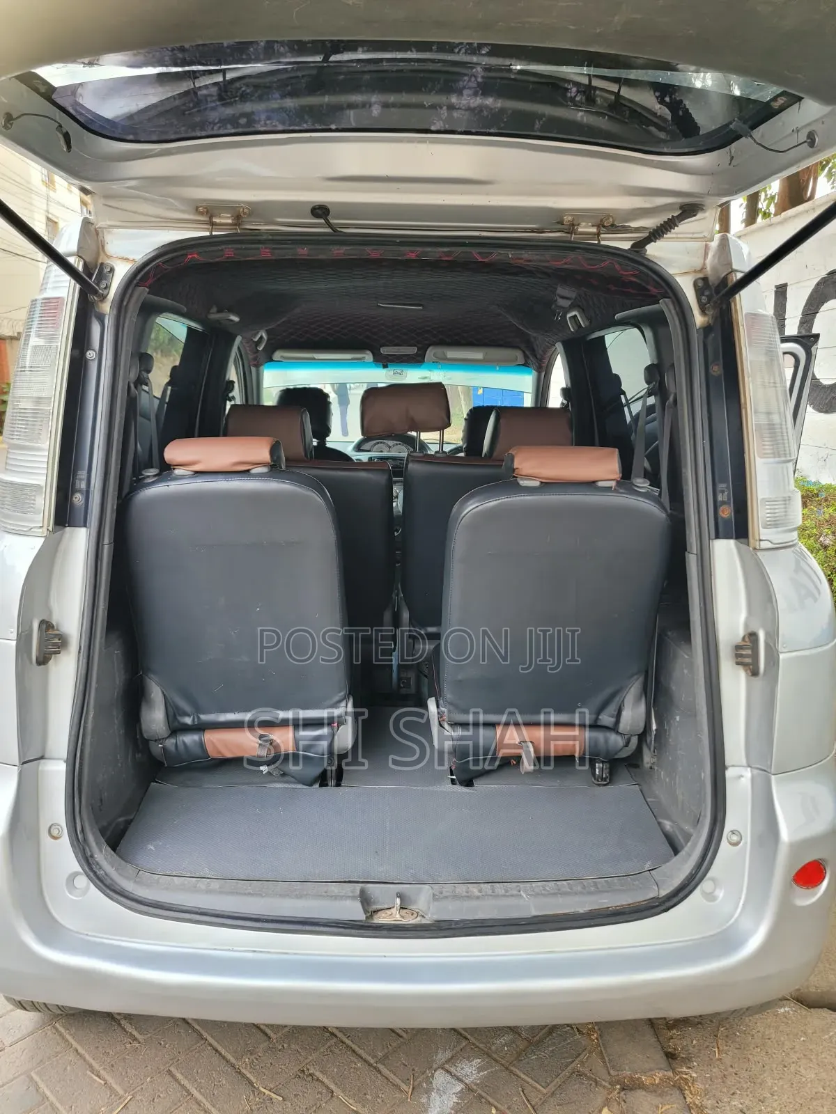 Toyota Sienta 2012 Silver