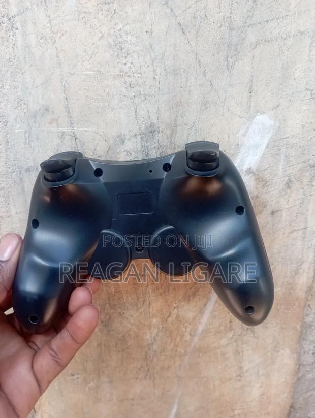 Generic V8 Wireless Bluetooth Gaming Controller - thumbnail 2