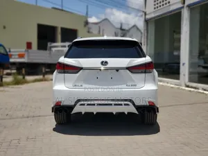 Lexus LX 570 AWD 2019 White