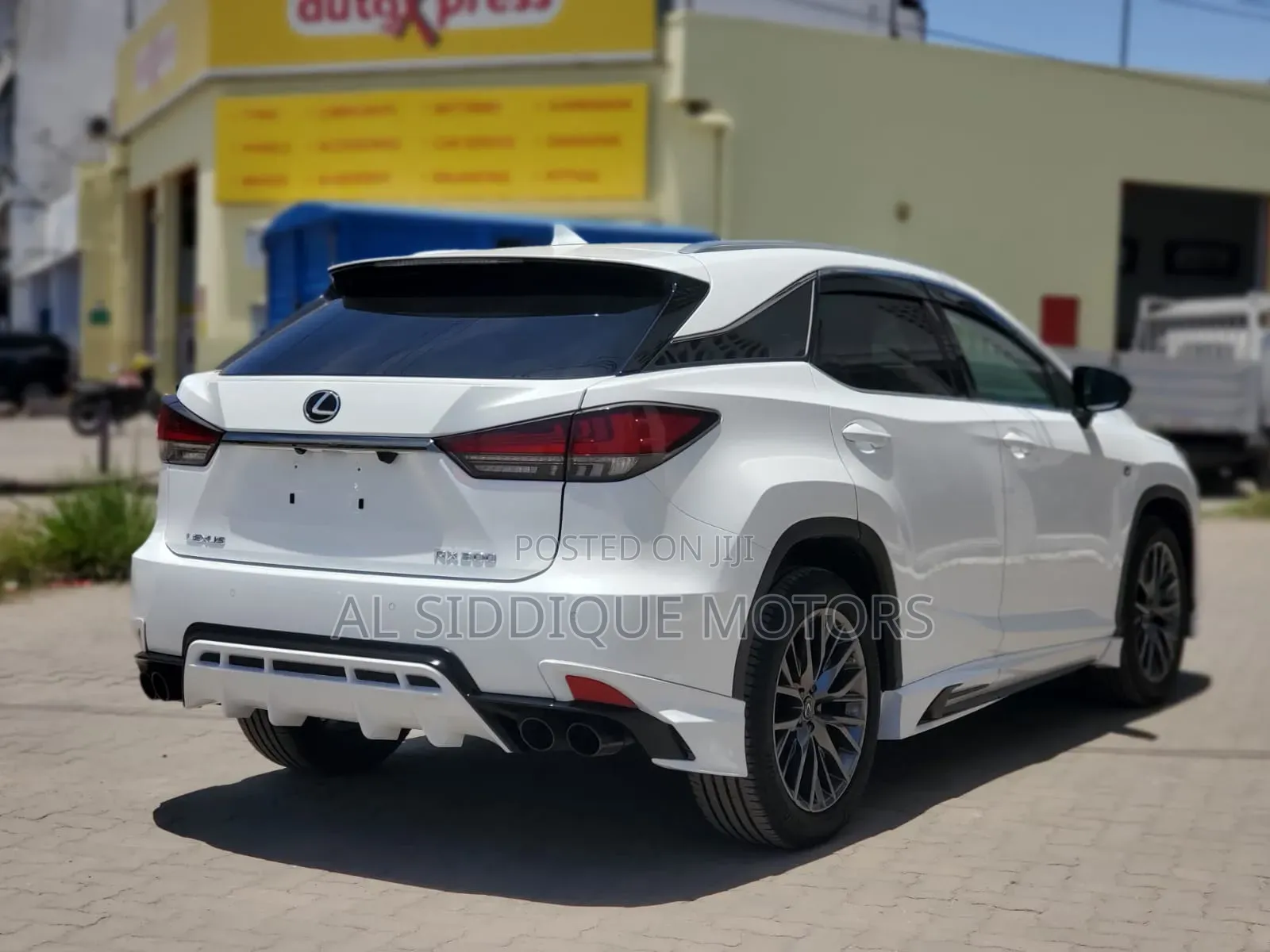 Lexus LX 570 AWD 2019 White