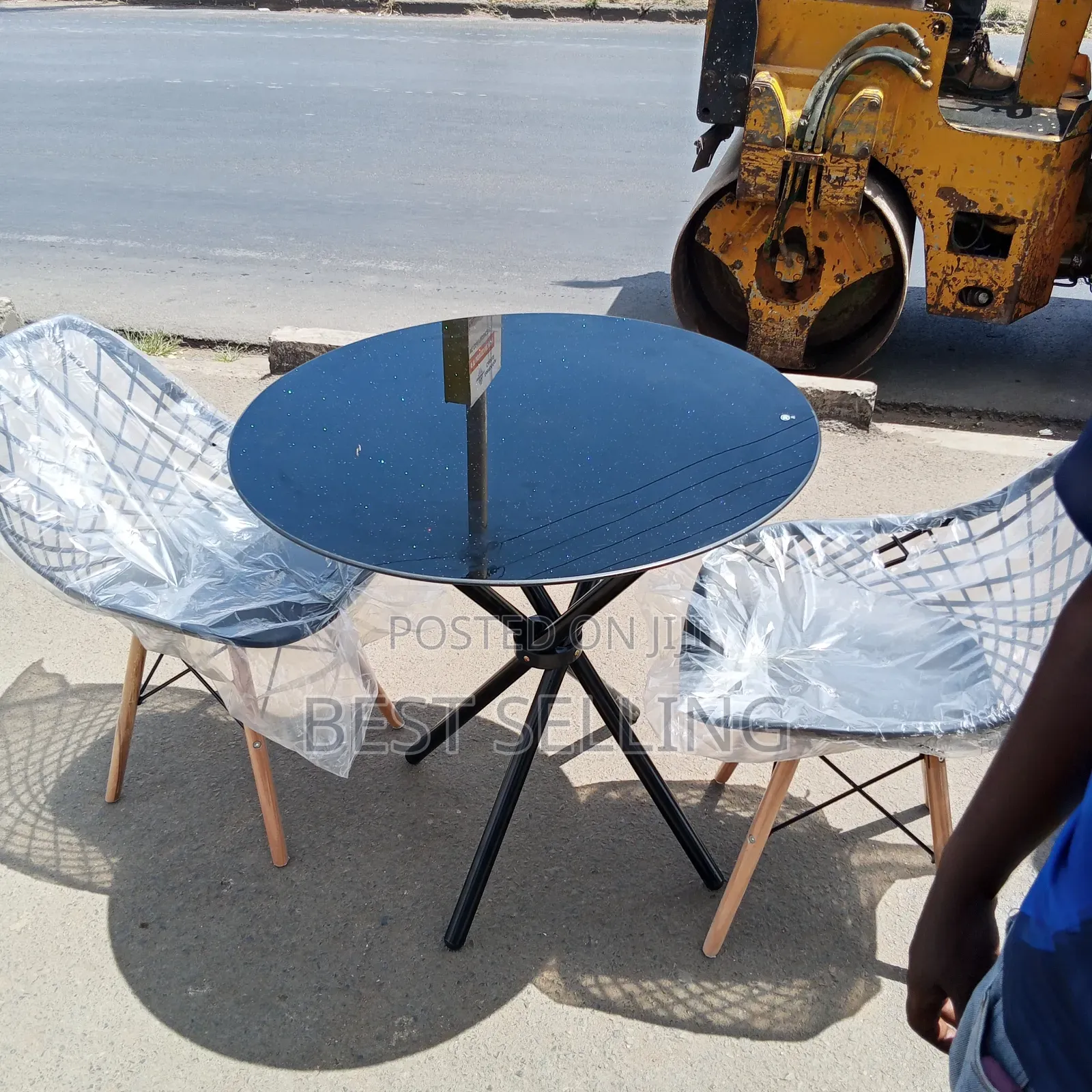 Classic and Elegant Modern 2 Seater Round Dining