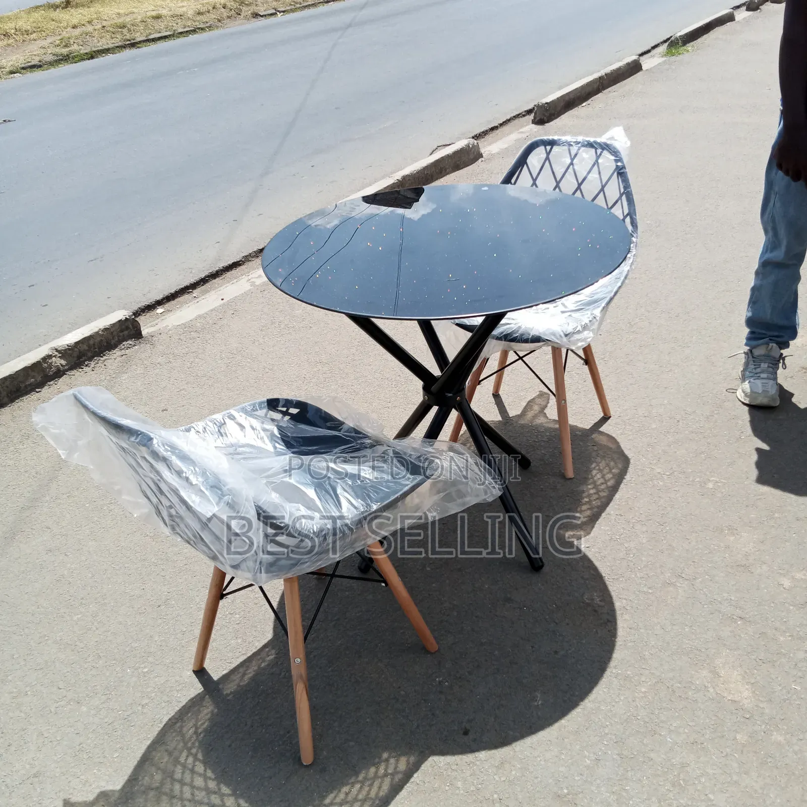 Classic and Elegant Modern 2 Seater Round Dining