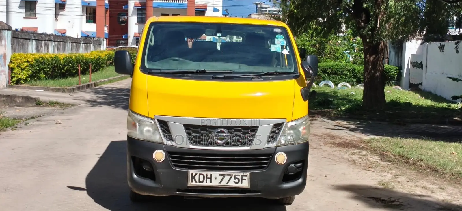 Nissan Caravan (Urvan) 2015 Yellow