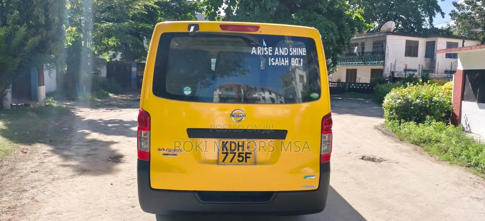 Nissan Caravan (Urvan) 2015 Yellow