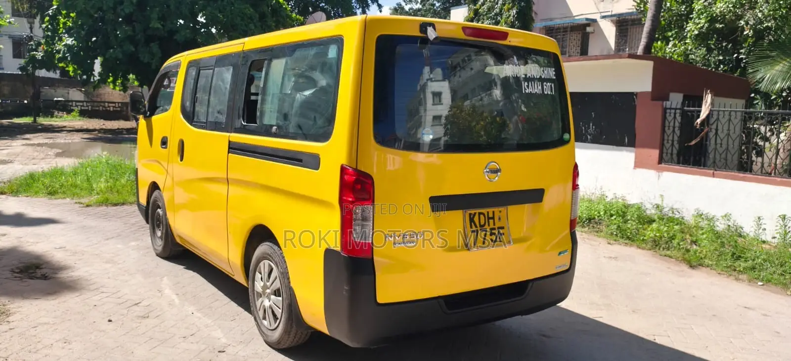 Nissan Caravan (Urvan) 2015 Yellow