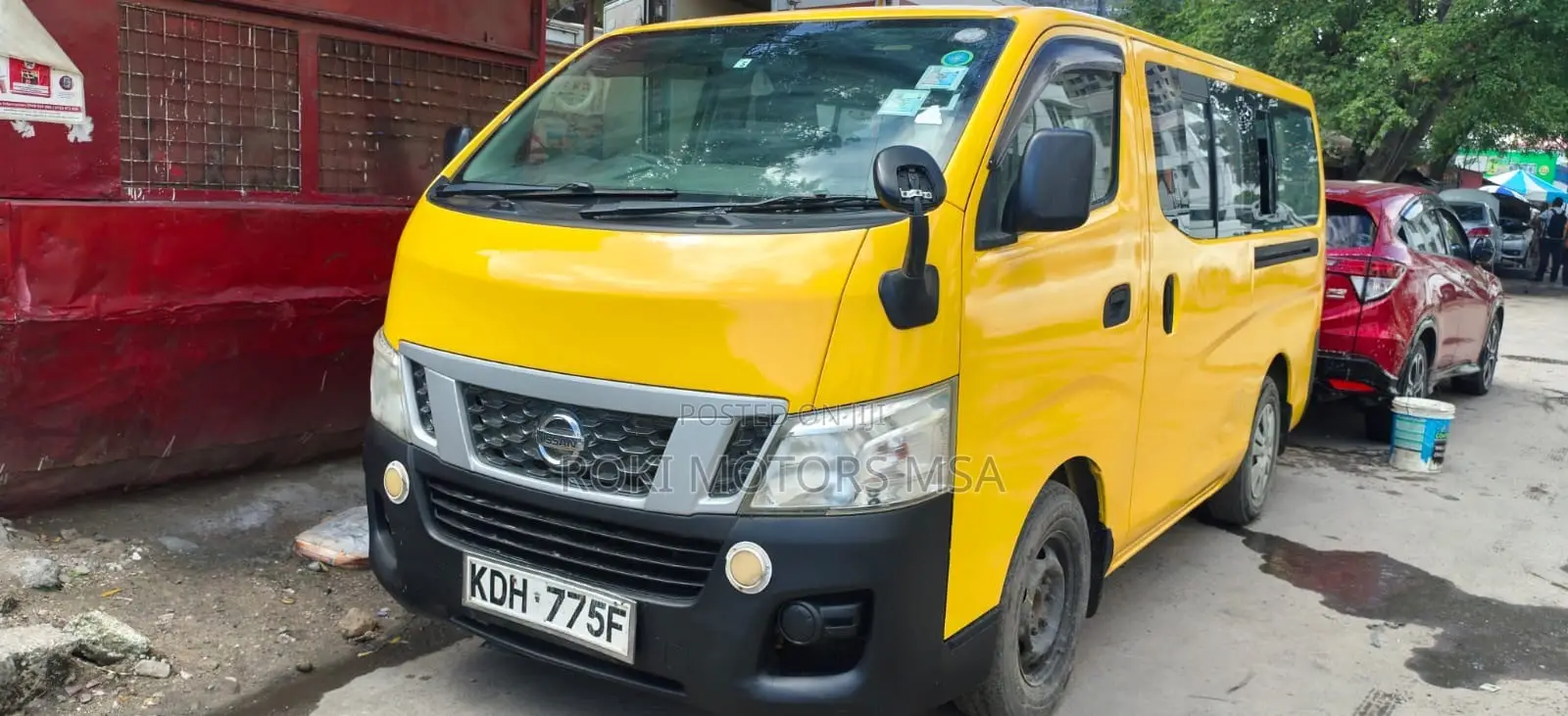 Nissan Caravan (Urvan) 2015 Yellow