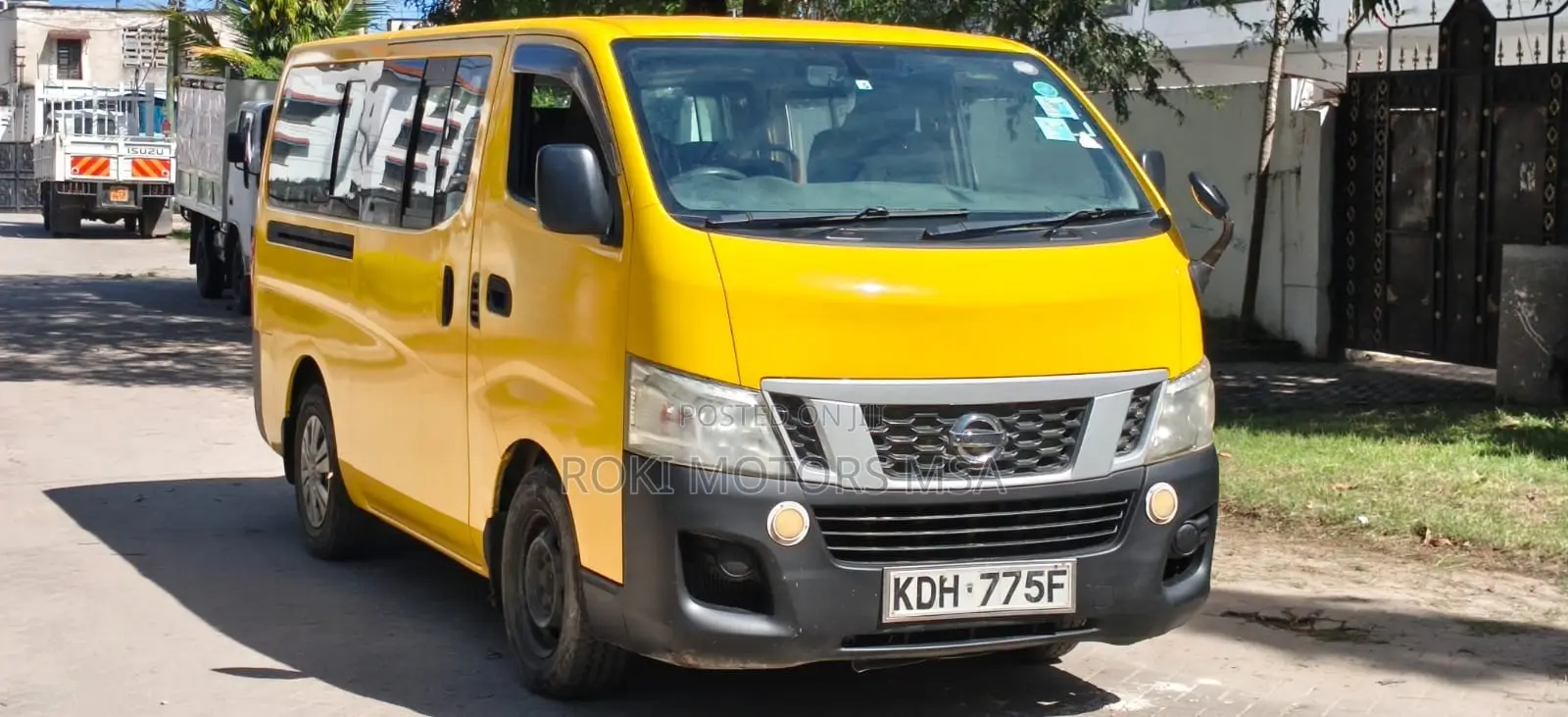 Nissan Caravan (Urvan) 2015 Yellow