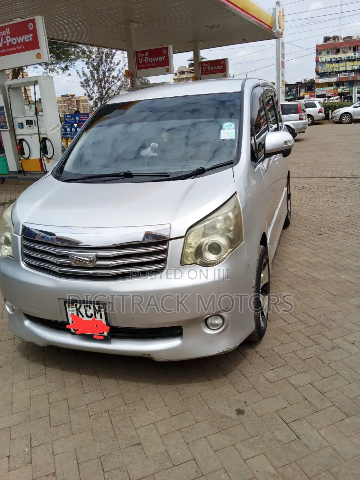 Toyota Noah 2010 Silver
