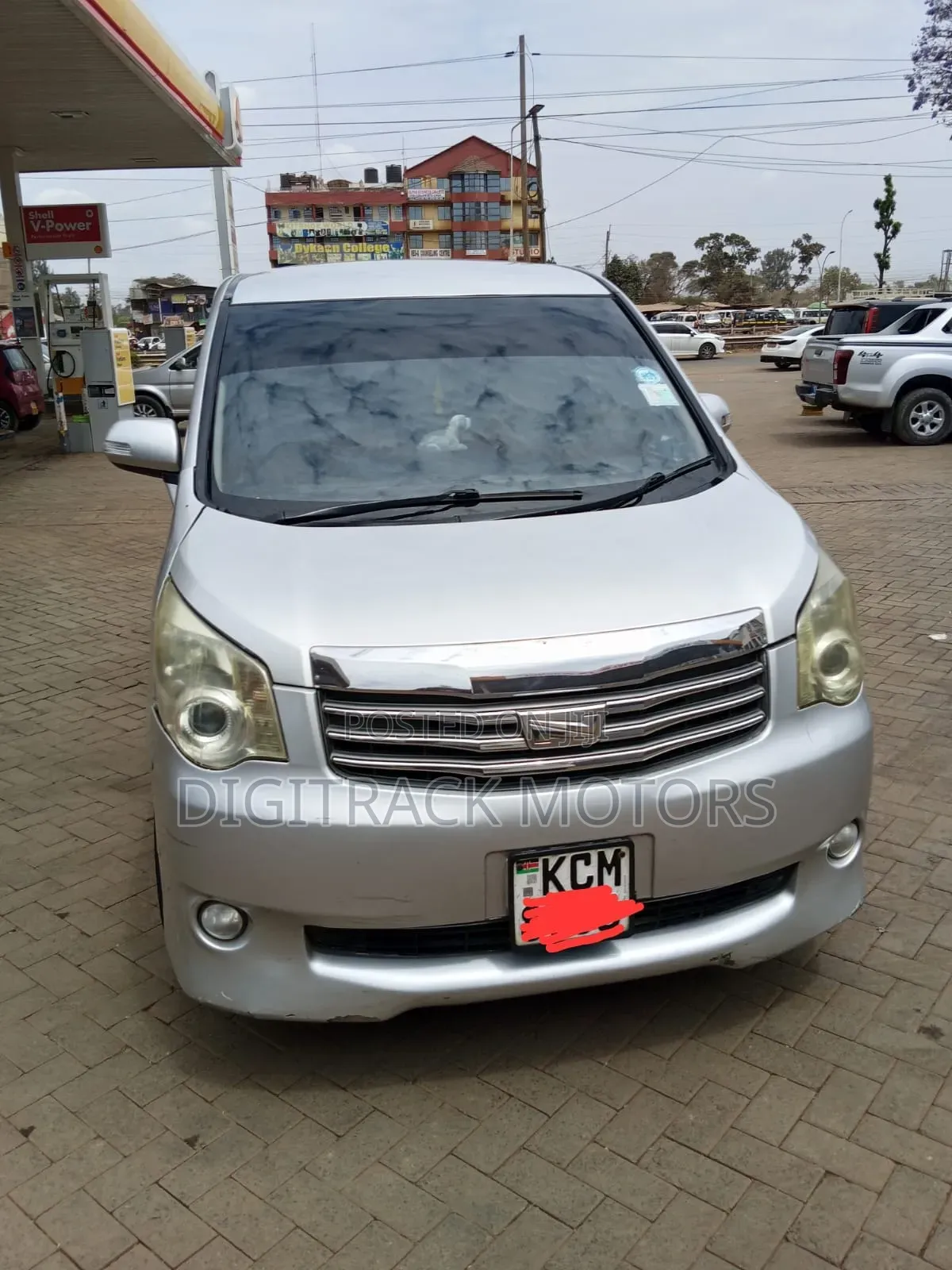 Toyota Noah 2010 Silver