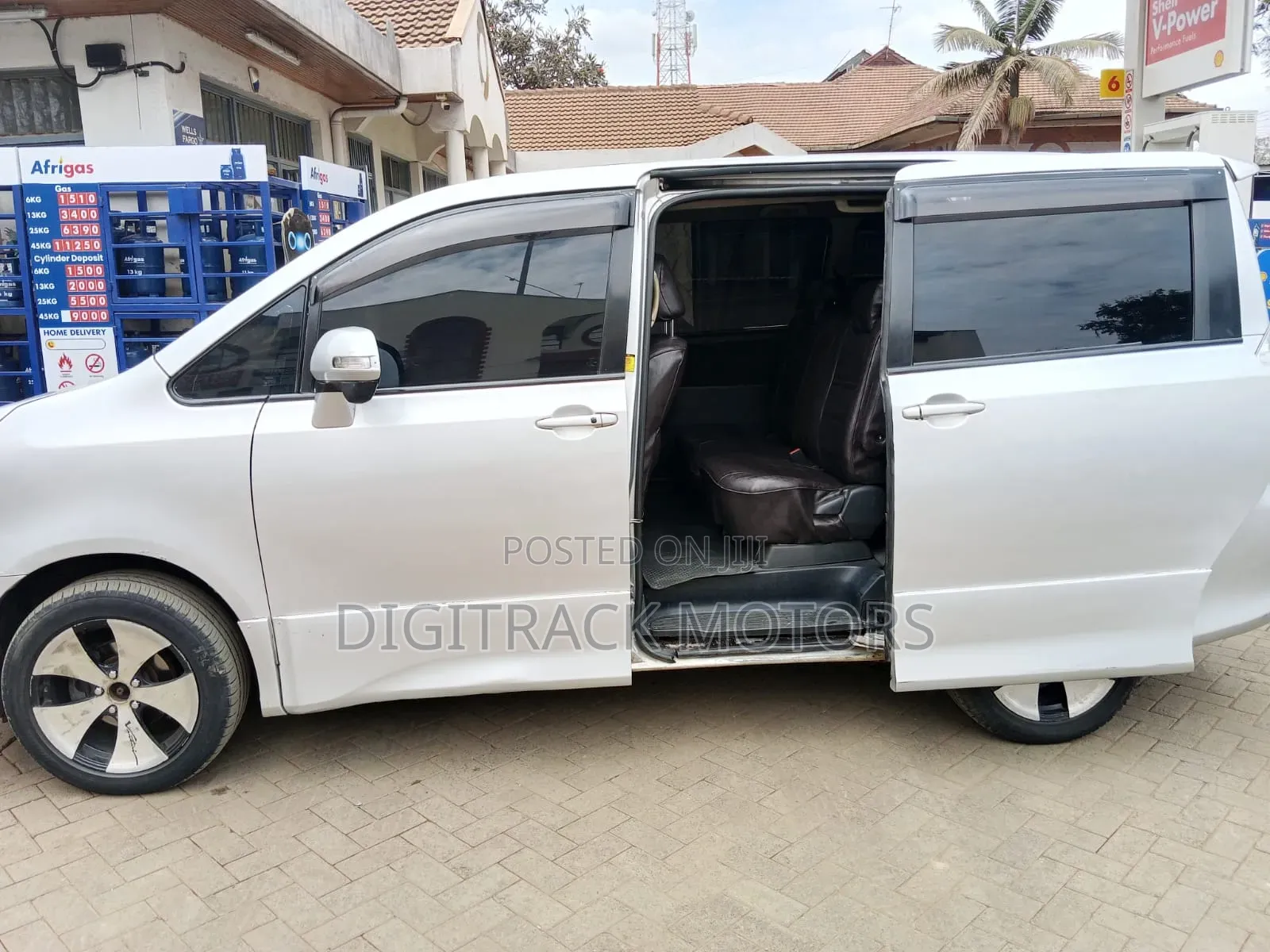 Toyota Noah 2010 Silver