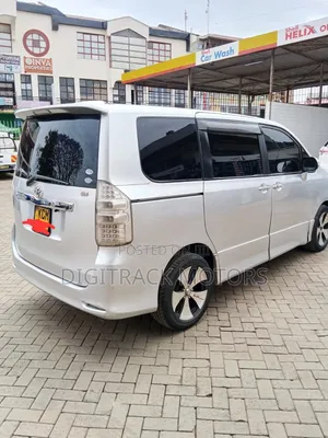 Toyota Noah 2010 Silver