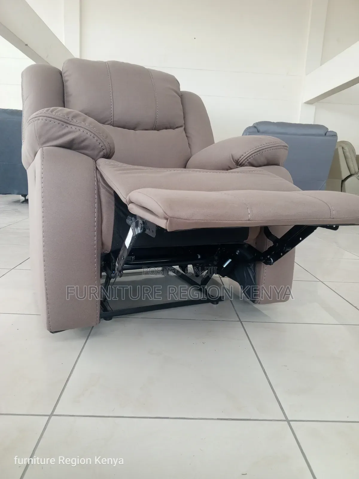 Luxurious Single Seater Recliner Sofa
