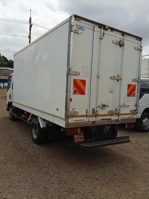 Isuzu Erf Fridge 2014 White - thumbnail 3