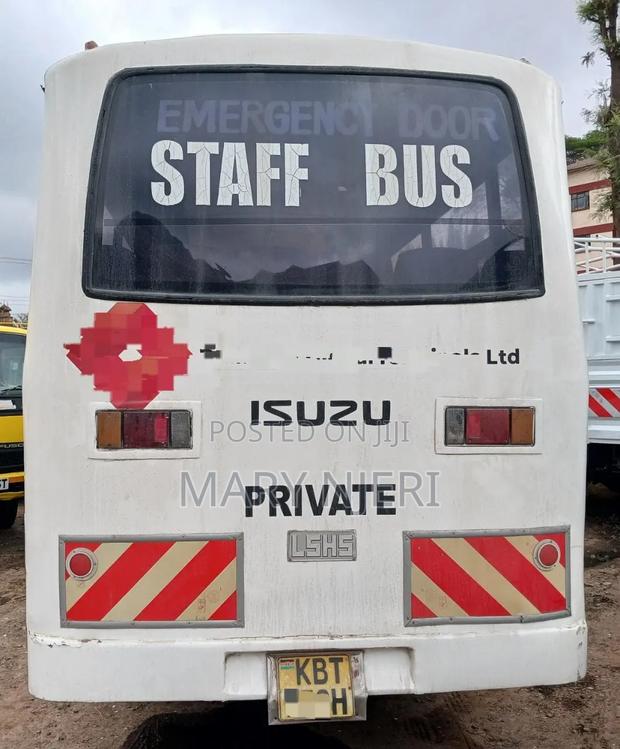 Isuzu Executive LX 2010 White - thumbnail 7