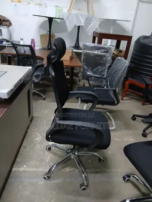 Comfortable Mesh Office Chair With Armrests Headrest