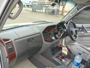 Mitsubishi Pajero 2006 Pearl