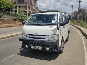 Toyota HiAce 2016 White