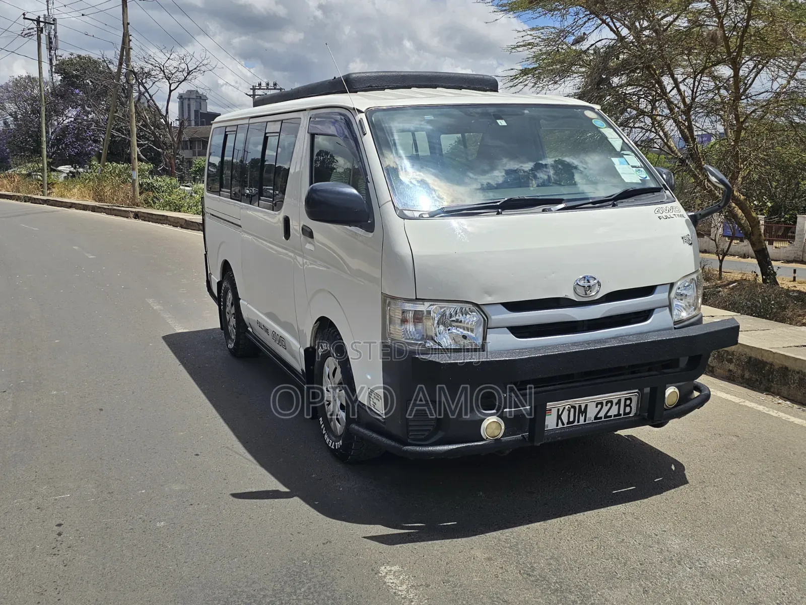 Toyota HiAce 2016 White