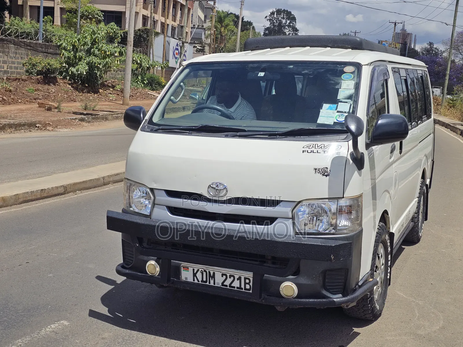 Toyota HiAce 2016 White