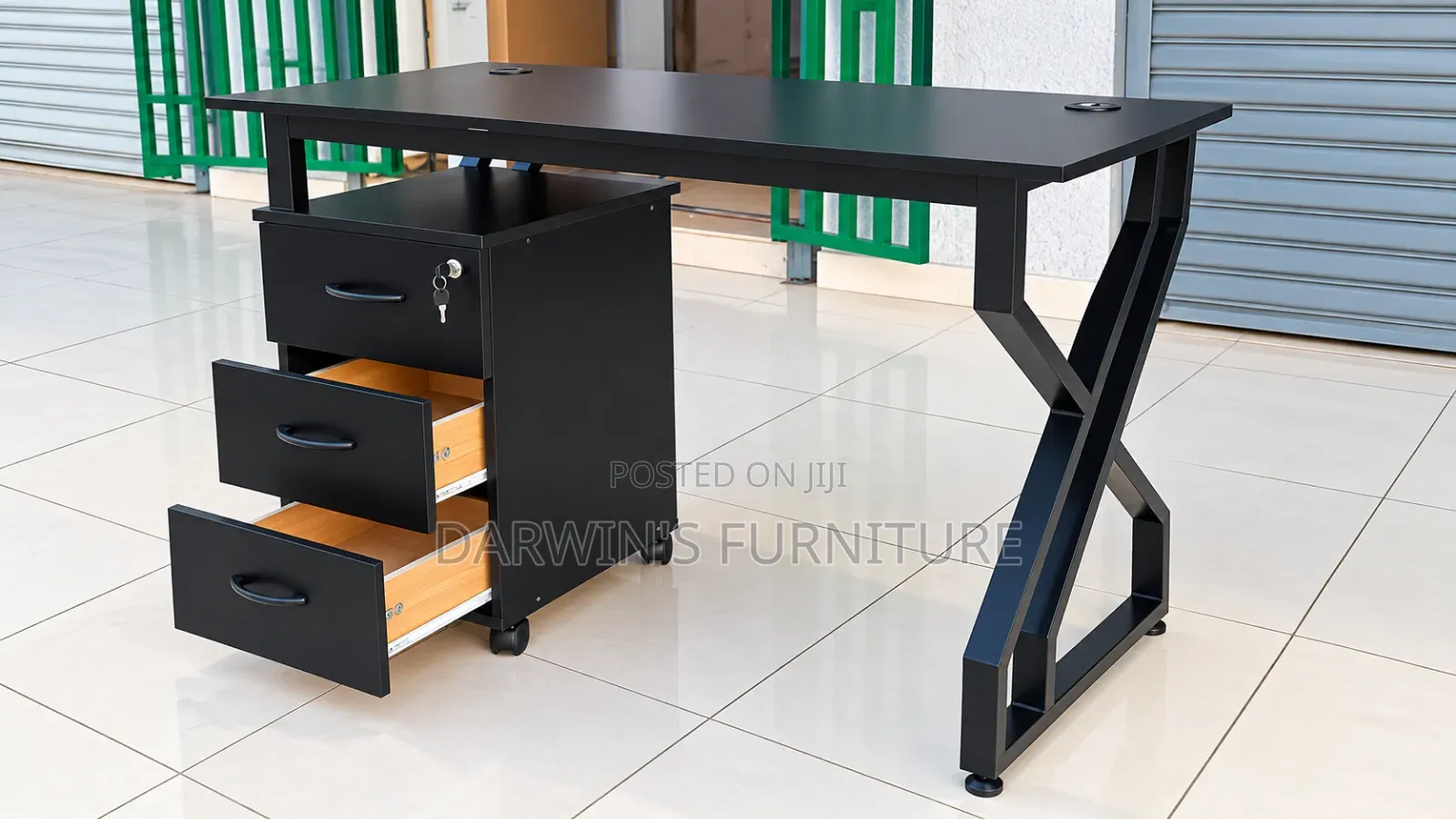 Strong Metallic Table and Movable Drowers