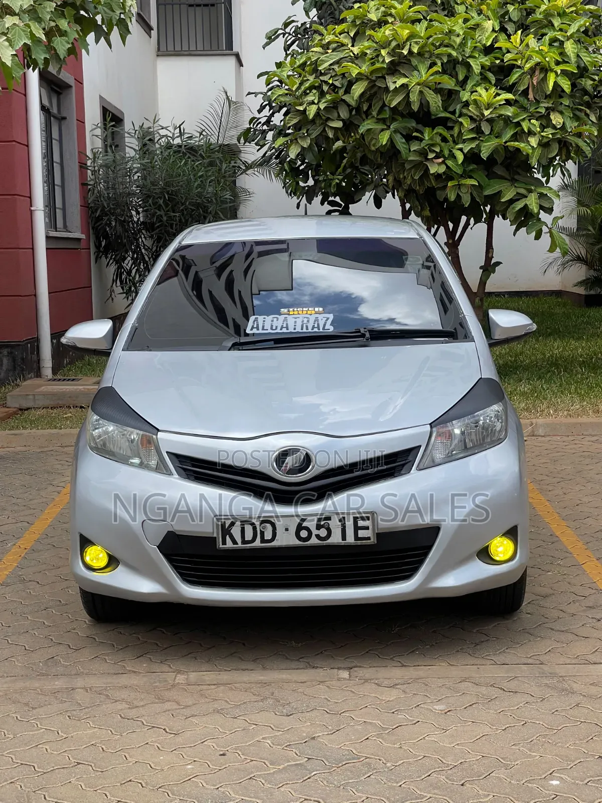 Toyota Vitz 2014 Silver