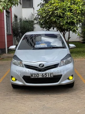 Toyota Vitz 2014 Silver