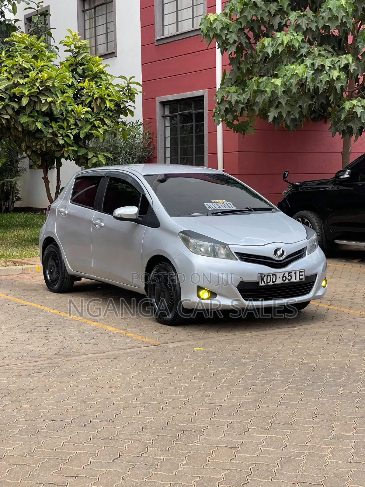 Toyota Vitz 2014 Silver