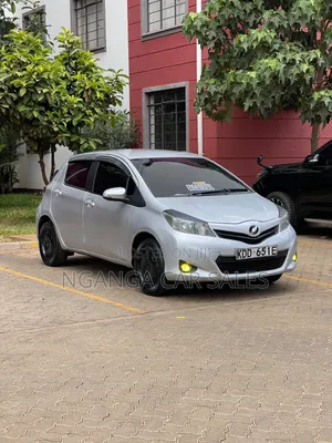 Toyota Vitz 2014 Silver
