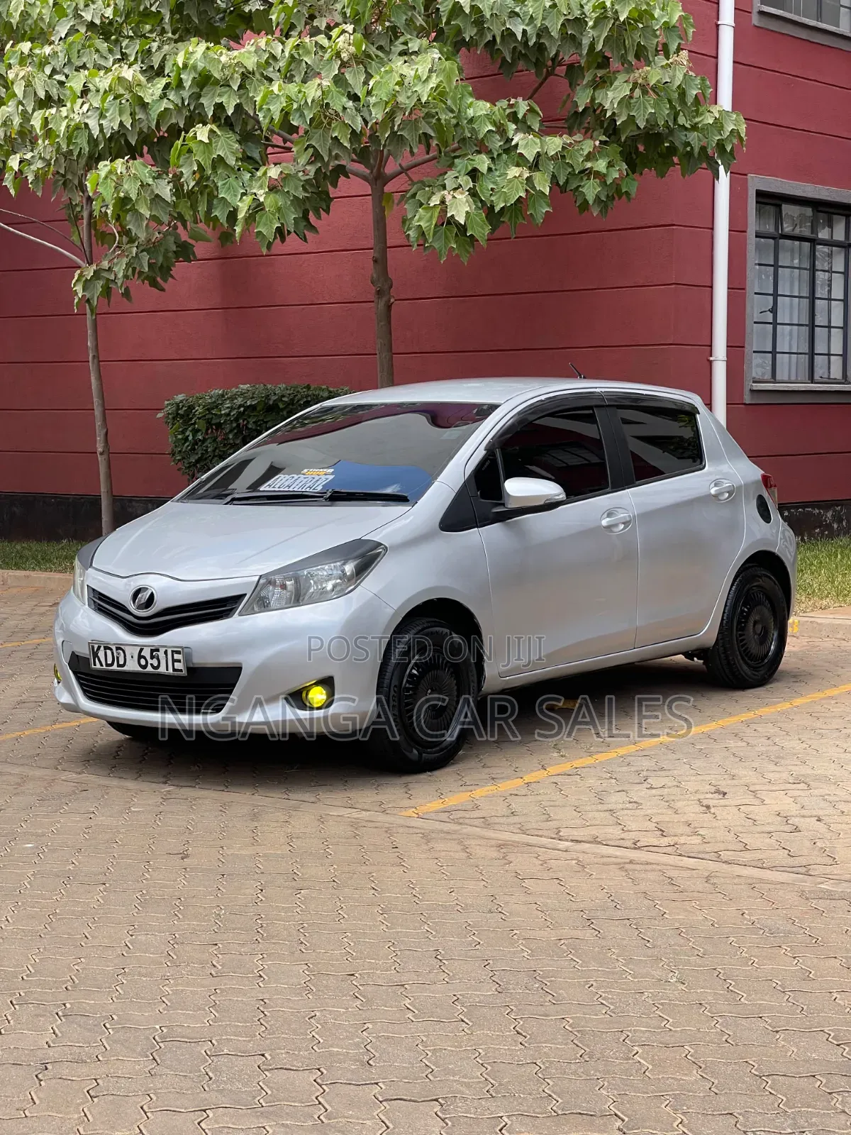 Toyota Vitz 2014 Silver
