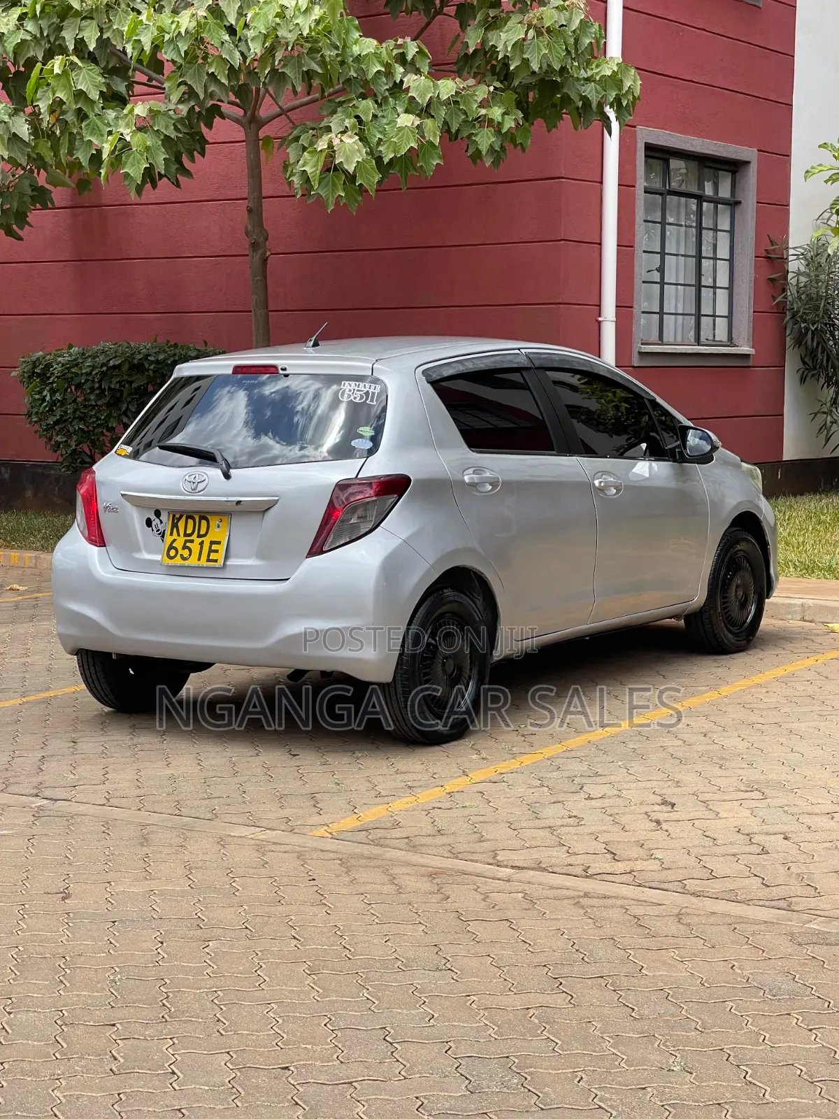 Toyota Vitz 2014 Silver