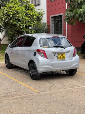Toyota Vitz 2014 Silver