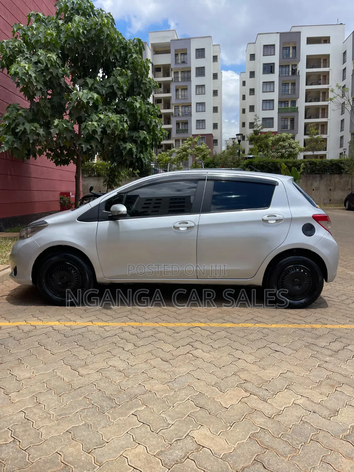 Toyota Vitz 2014 Silver