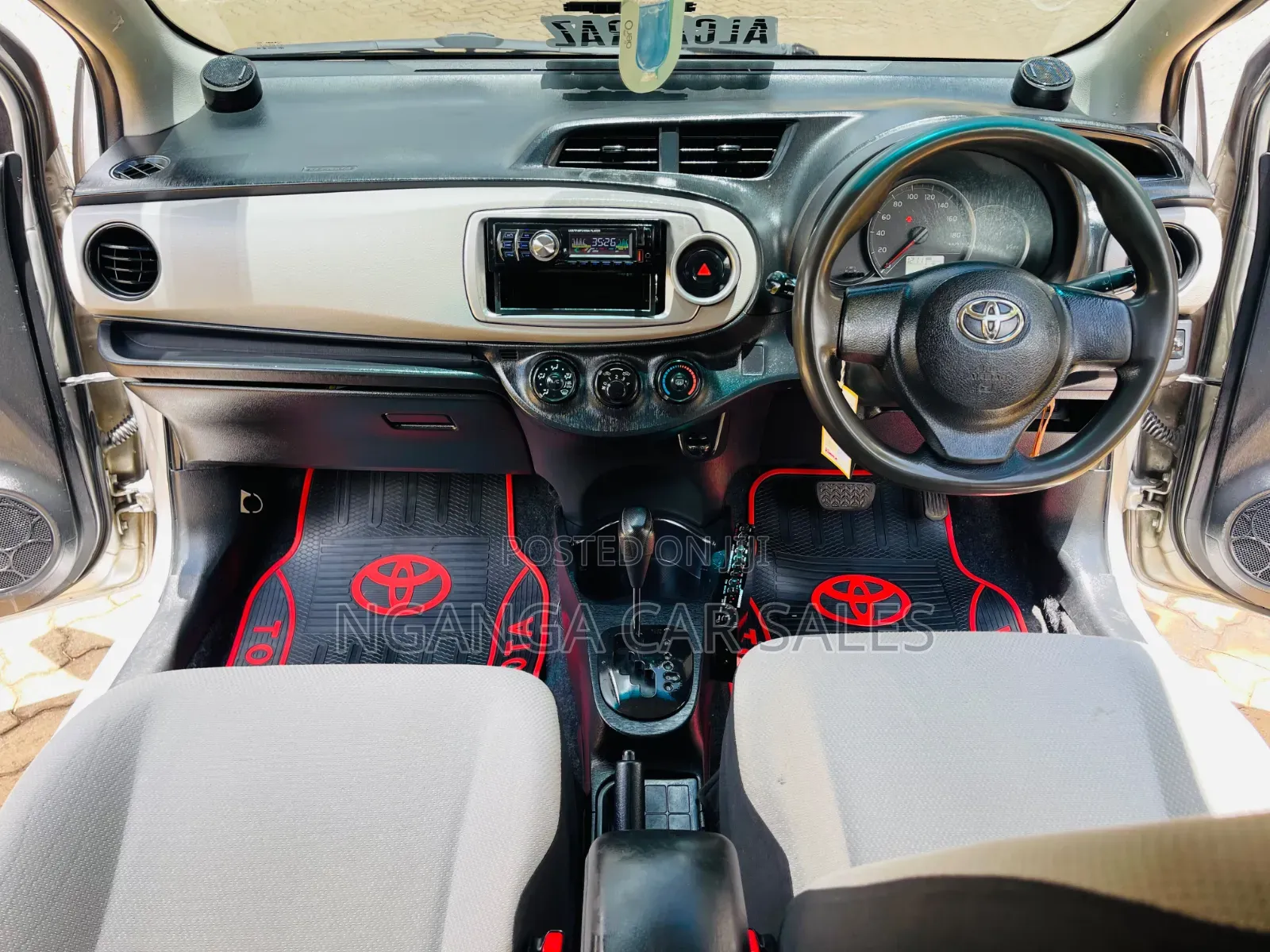 Toyota Vitz 2014 Silver