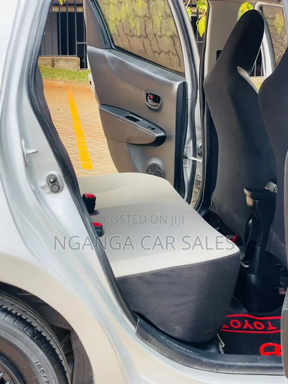 Toyota Vitz 2014 Silver